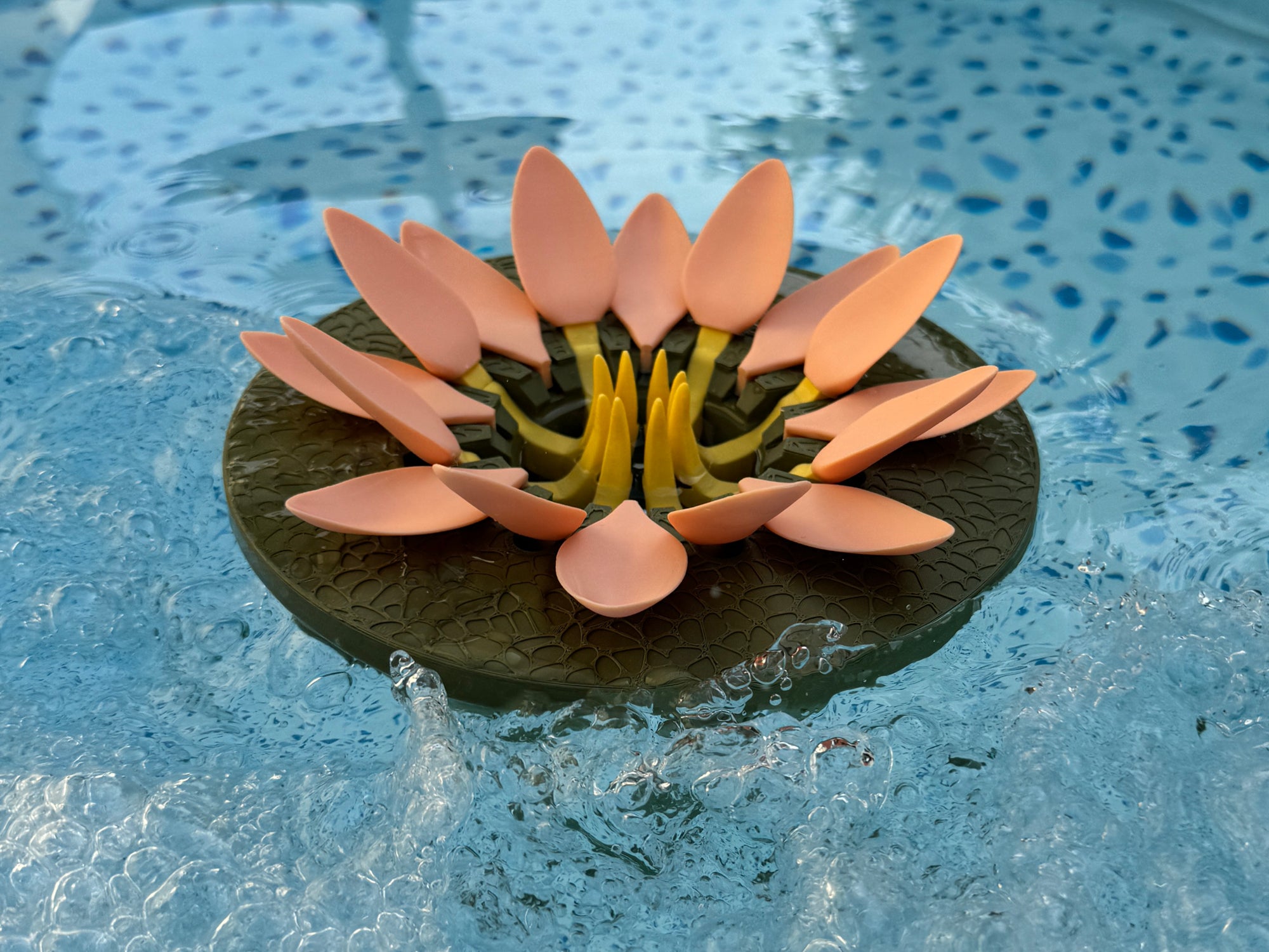 Lotus - Pool Cup Holder